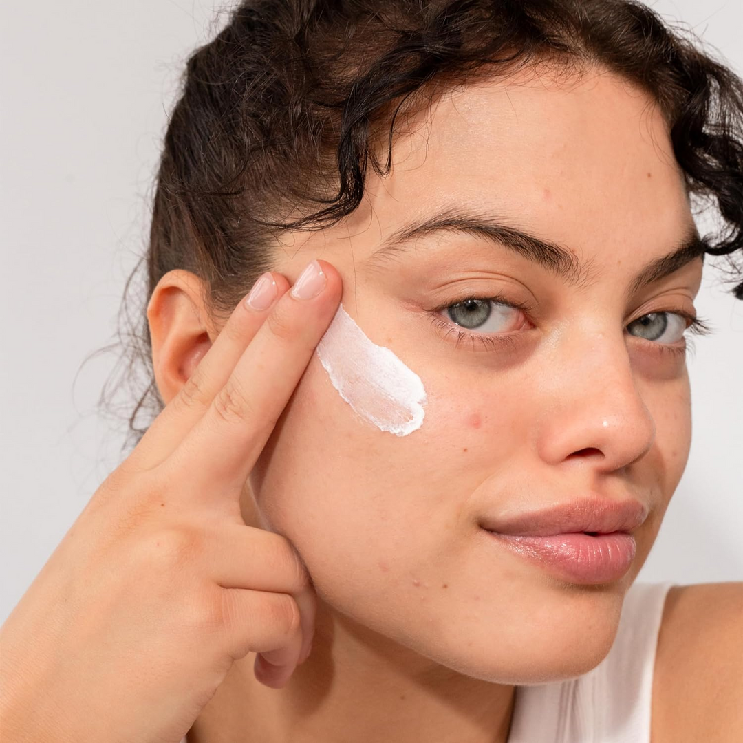 COOLA Clear Skin Oil-Free Moisturizer SPF30 lifestyle