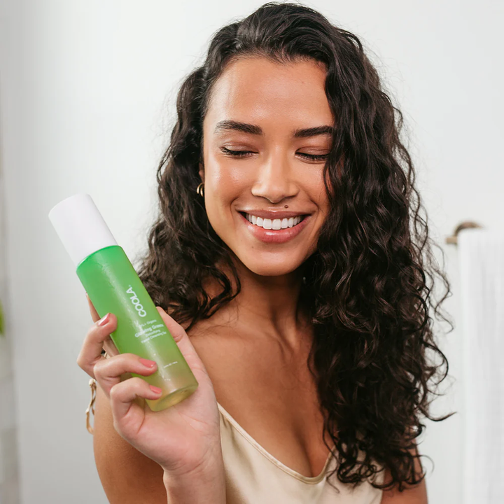 COOLA Organic Glowing Greens Detoxifying Facial Cleansing Gel model