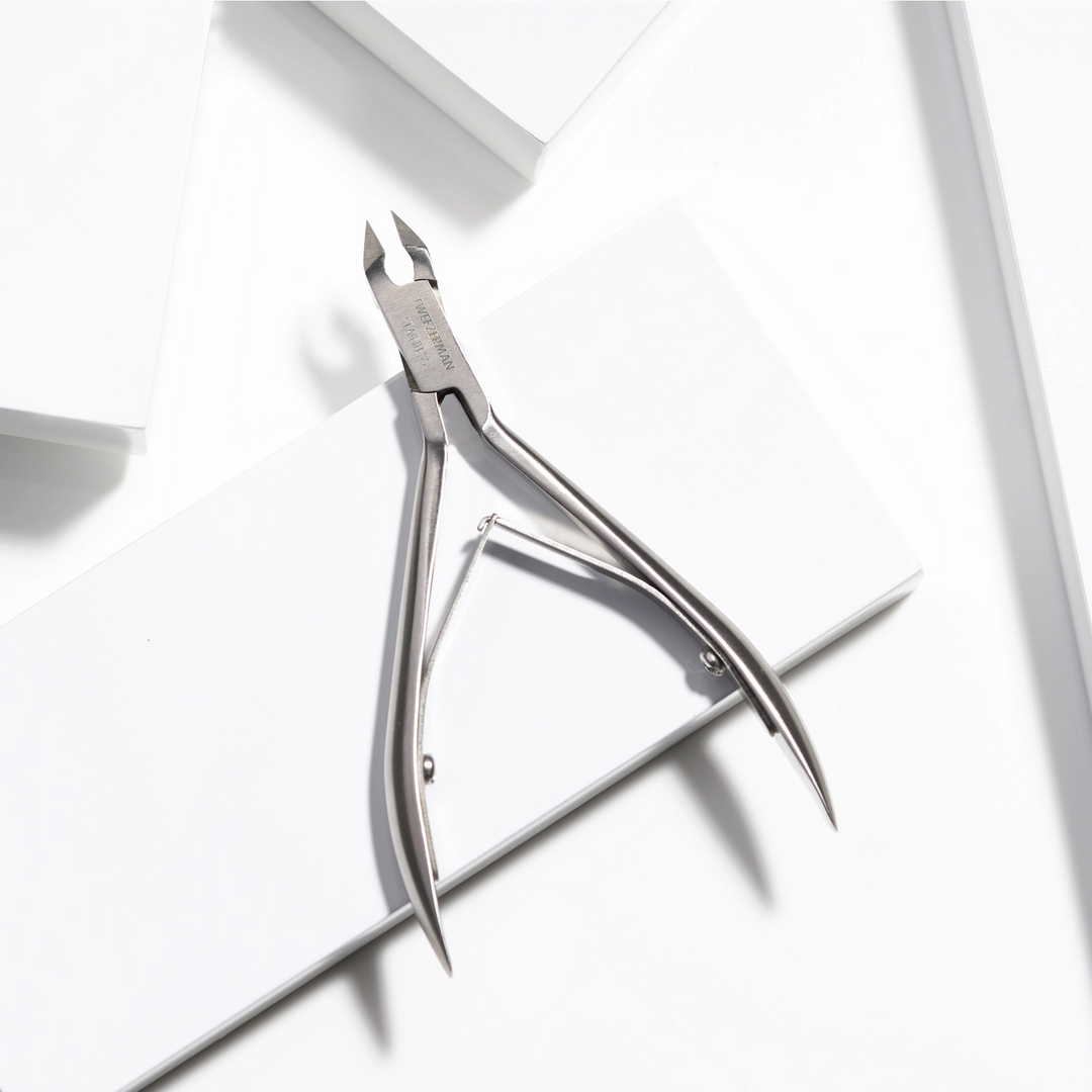 Tweezerman Rockhard Cuticle Nipper lifestyle