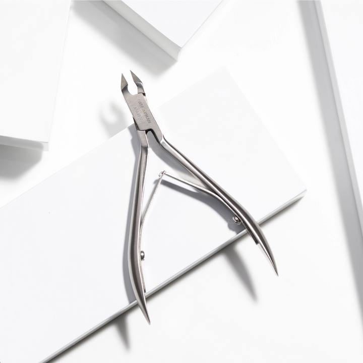 Tweezerman Rockhard Cuticle Nipper lifestyle