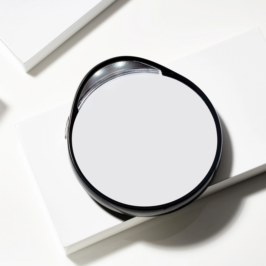 Tweezerman Tweezermate 10X Lighted Mirror lifestyle