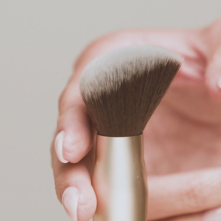 Jane Iredale Multiuse Blending Brush video