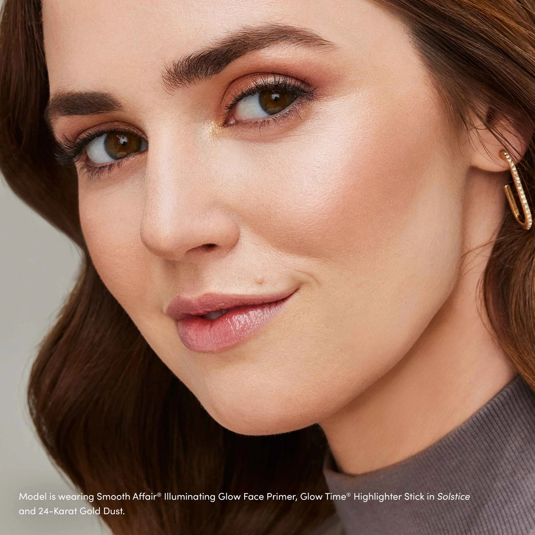 Jane Iredale 24-Karat Gold Dust model