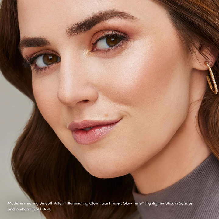 Jane Iredale 24-Karat Gold Dust model