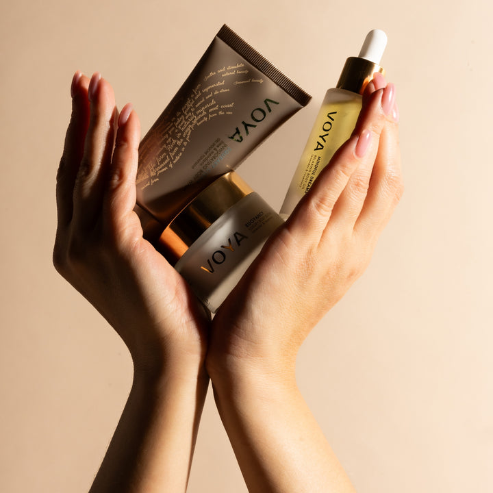 Hands holding VOYA Body Discovery Set