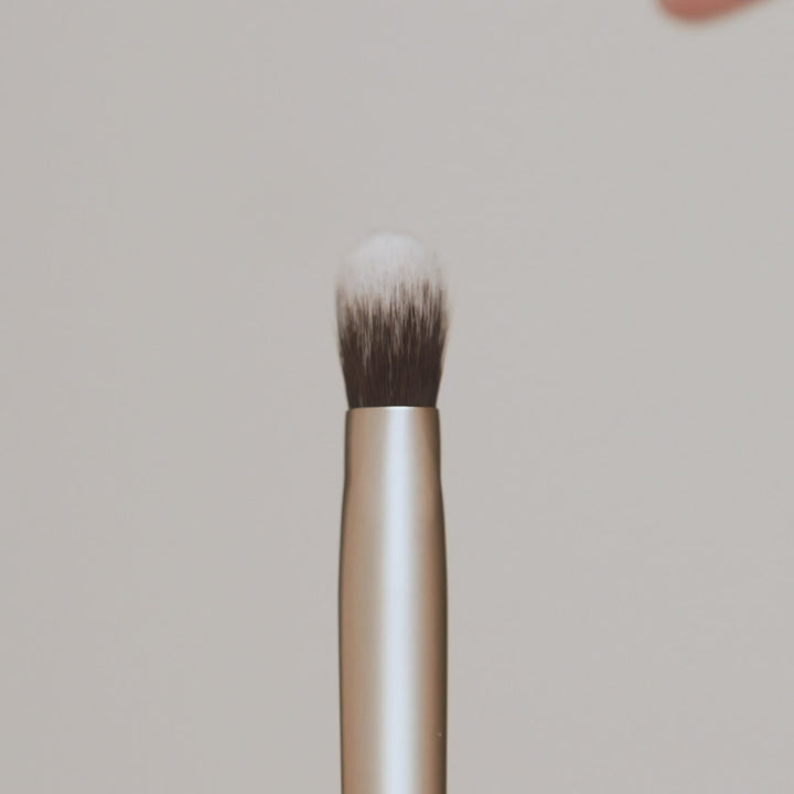 Jane Iredale Fluffy Eye Brush video
