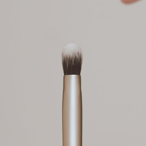 Jane Iredale Fluffy Eye Brush video