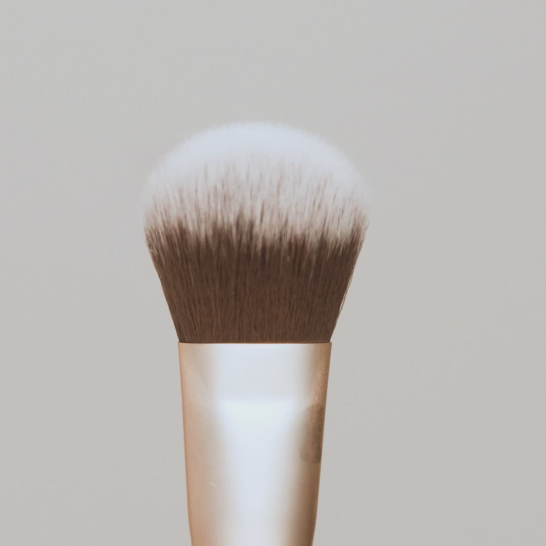 Jane Iredale Cheek Brush video