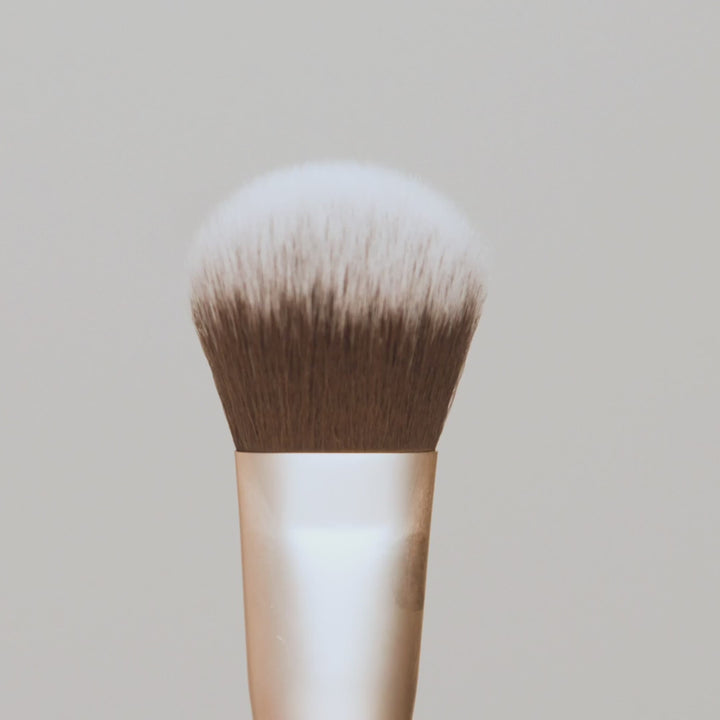 Jane Iredale Cheek Brush video
